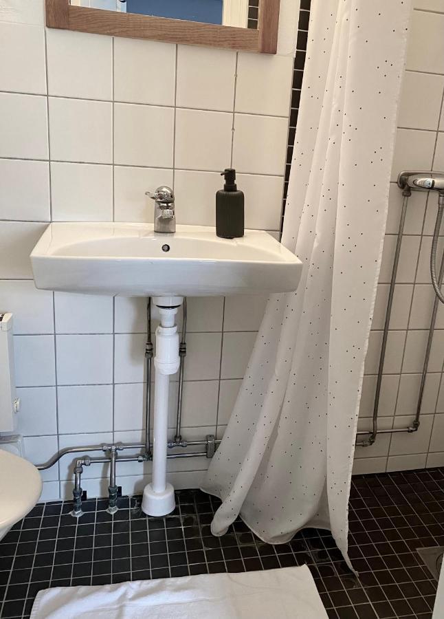 Kaptenshuset Hotell Kivik Buitenkant foto